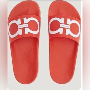 Ferragamo Groovy slides size 6